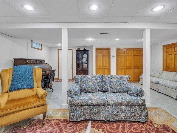 143 Charlton Rd, Dudley MA 01571