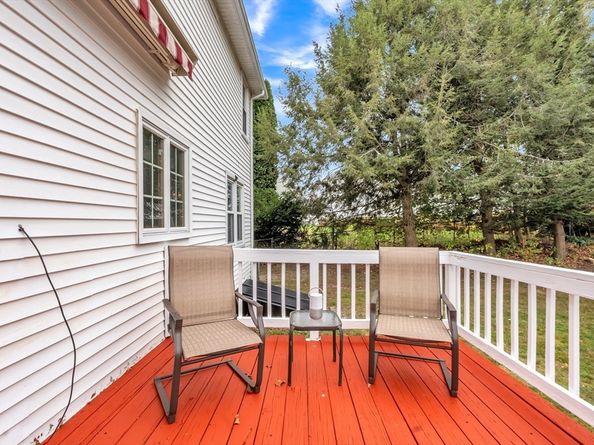 143 Charlton Rd, Dudley MA 01571