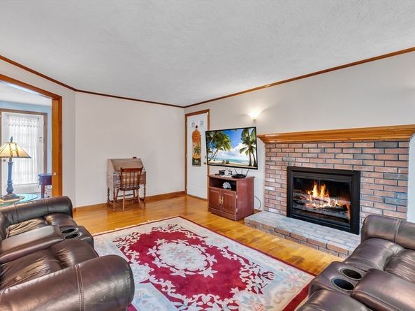 143 Charlton Rd, Dudley MA 01571