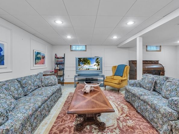 143 Charlton Rd, Dudley MA 01571