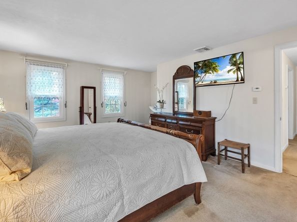 143 Charlton Rd, Dudley MA 01571