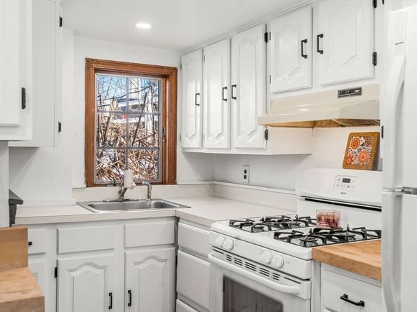 11 Cogswell Rd, North Reading MA 01864