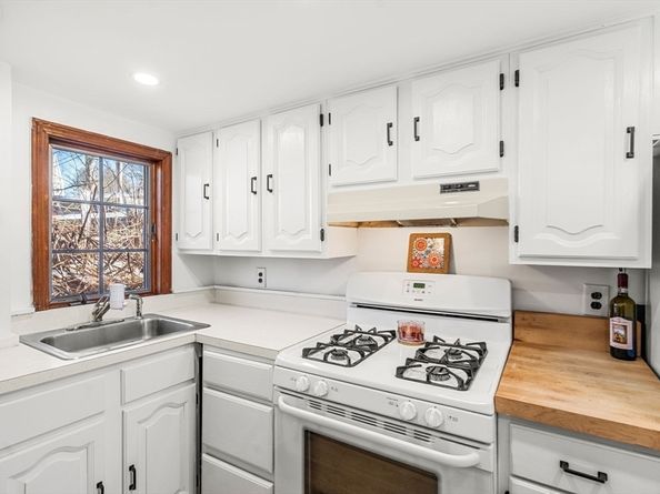 11 Cogswell Rd, North Reading MA 01864