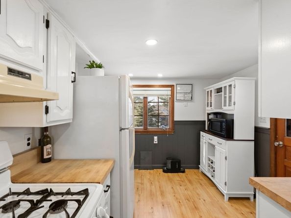 11 Cogswell Rd, North Reading MA 01864