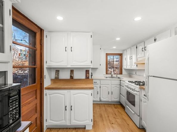 11 Cogswell Rd, North Reading MA 01864