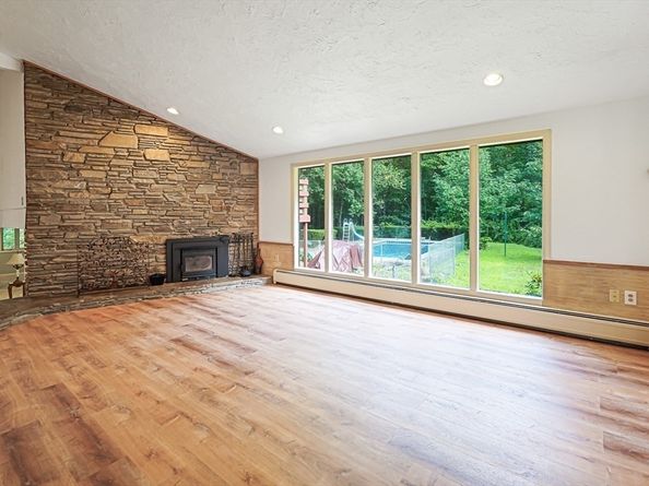 17 Crowningshield Dr, Paxton MA 01612