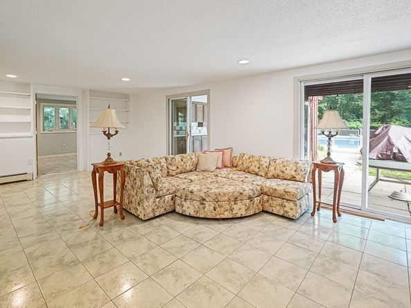 17 Crowningshield Dr, Paxton MA 01612