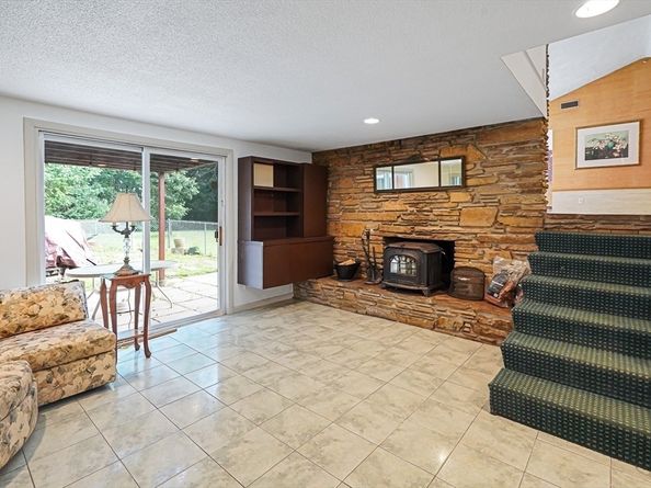 17 Crowningshield Dr, Paxton MA 01612