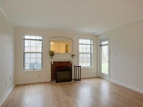 26 Walden Drive 4, Natick MA 01760