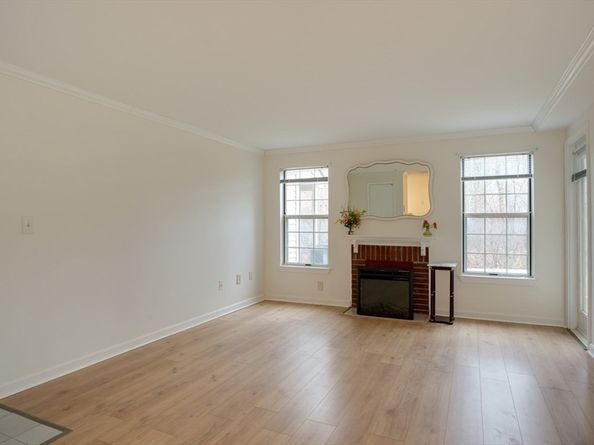 26 Walden Drive 4, Natick MA 01760