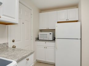 26 Walden Drive 4, Natick MA 01760