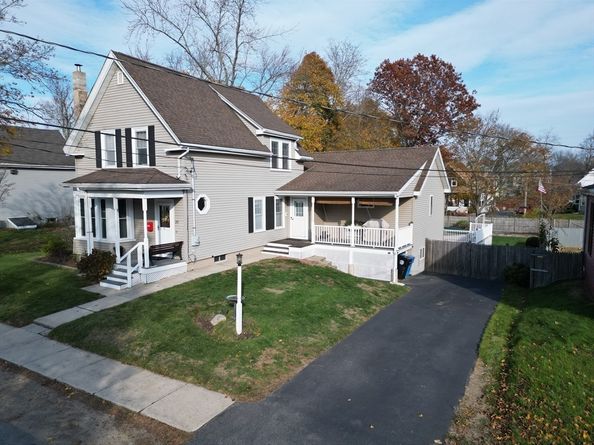 20 Elm Pl, Whitman MA 02382