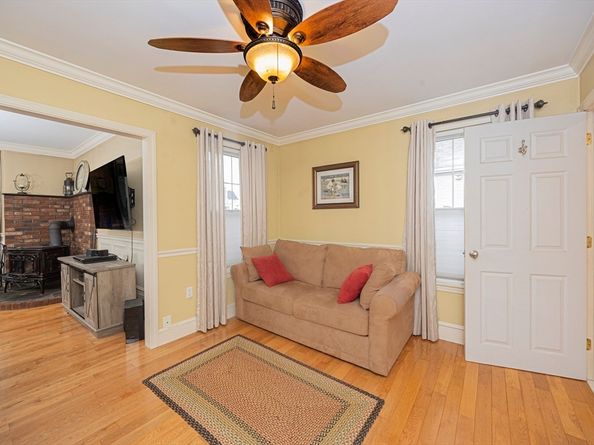 20 Elm Pl, Whitman MA 02382