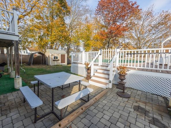 20 Elm Pl, Whitman MA 02382