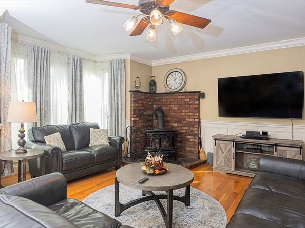 20 Elm Pl, Whitman MA 02382