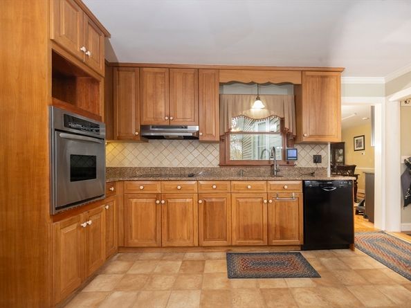 20 Elm Pl, Whitman MA 02382