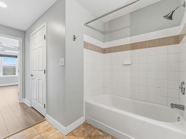 10 Seaport Dr 2311, Quincy MA 02171