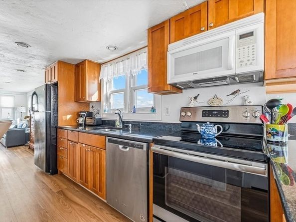 65 Hilltop Ave, Plymouth MA 02360