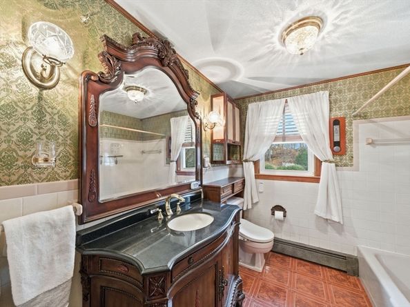 12 Cassidy Drive, Woburn MA 01801