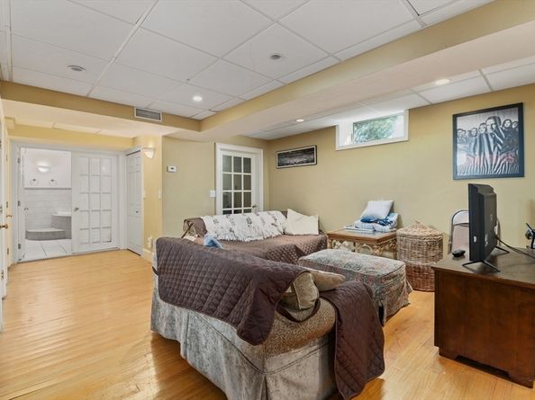 126 Summer 126, Watertown MA 02472