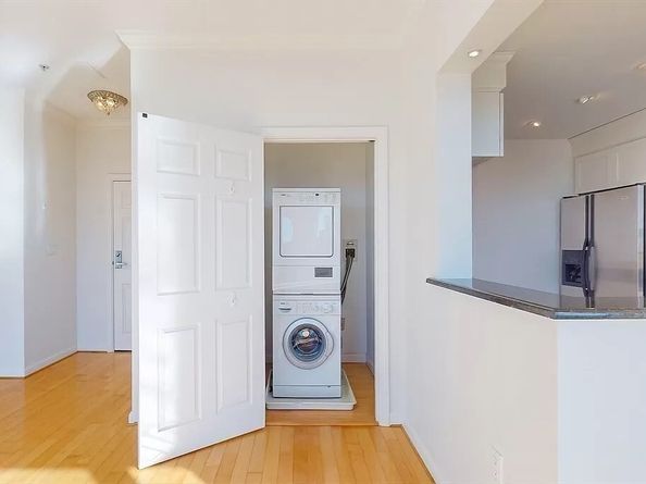 1 Nassau St 2210, Boston MA 02111