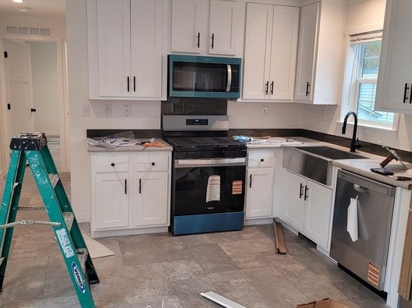 286 Newbury 110, Peabody MA 01960