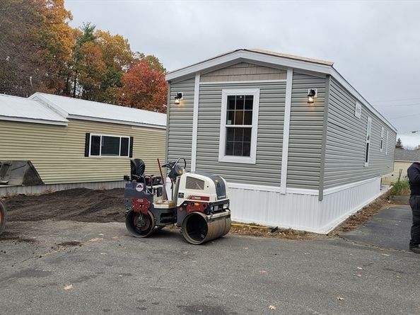 286 Newbury 110, Peabody MA 01960