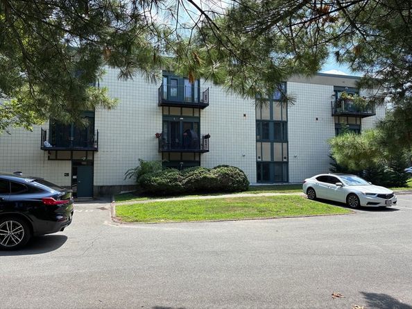 25 Alpine St 7, Boston MA 02136