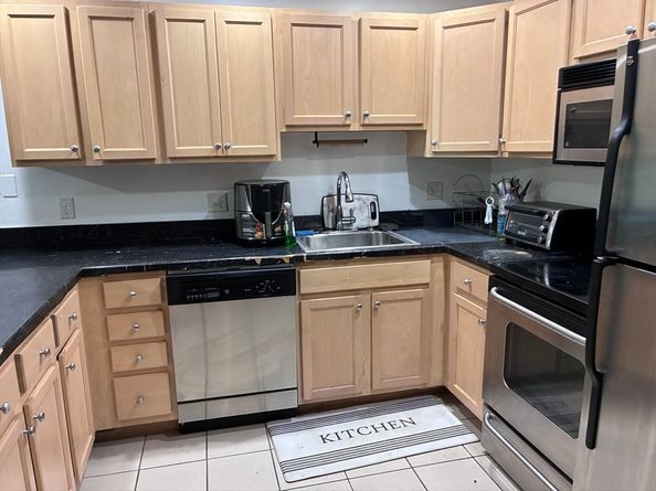 25 Alpine St 7, Boston MA 02136