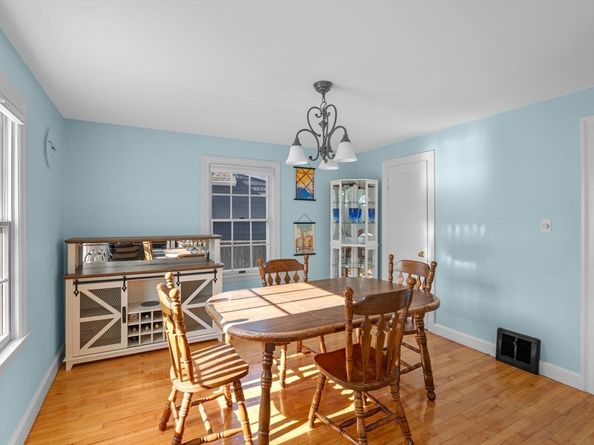 41 Dexter St, Peabody MA 01960