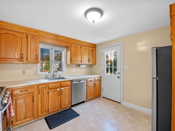 41 Dexter St, Peabody MA 01960