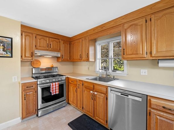 41 Dexter St, Peabody MA 01960