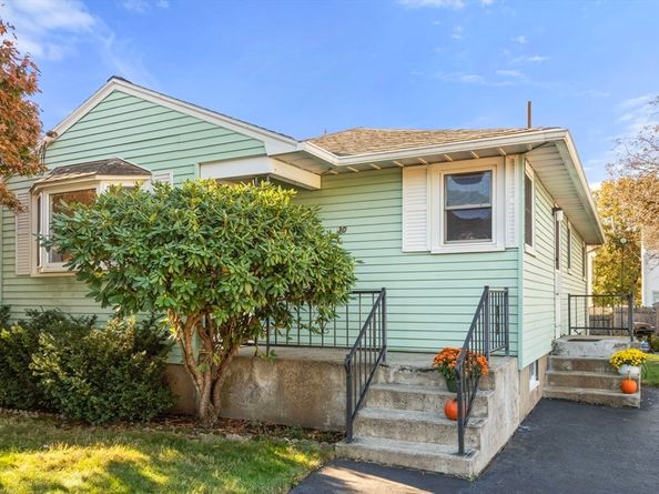 30 Wampum Ave, Waltham MA 02451