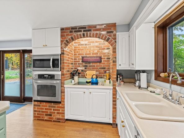 36 Sunrise Ave, Leominster MA 01453