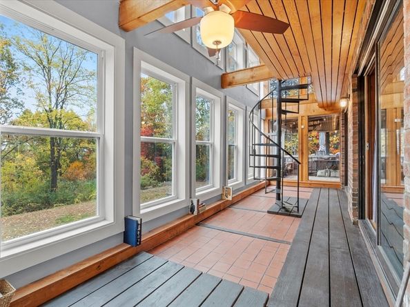 36 Sunrise Ave, Leominster MA 01453