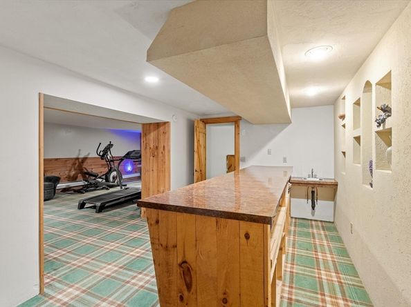 36 Sunrise Ave, Leominster MA 01453