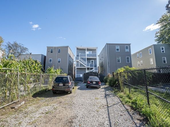 196 Poplar St, Chelsea MA 02150