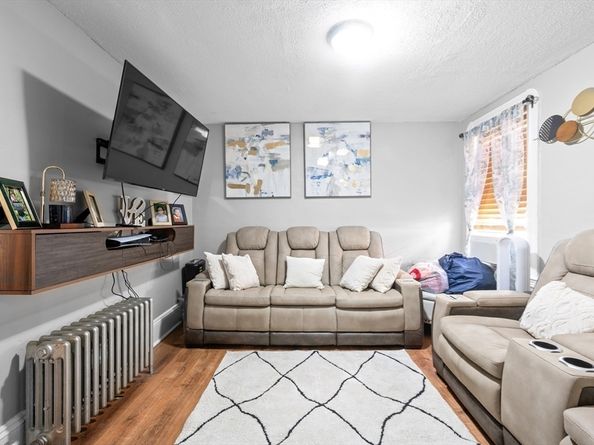 196 Poplar St, Chelsea MA 02150