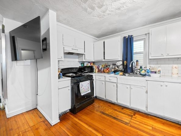 196 Poplar St, Chelsea MA 02150