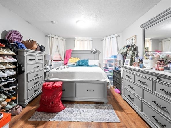 196 Poplar St, Chelsea MA 02150