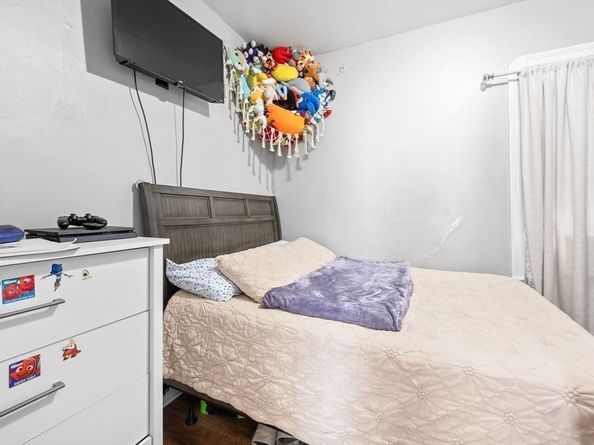 196 Poplar St, Chelsea MA 02150