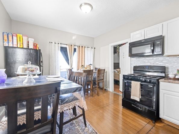 196 Poplar St, Chelsea MA 02150