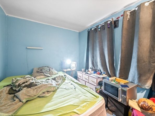 196 Poplar St, Chelsea MA 02150