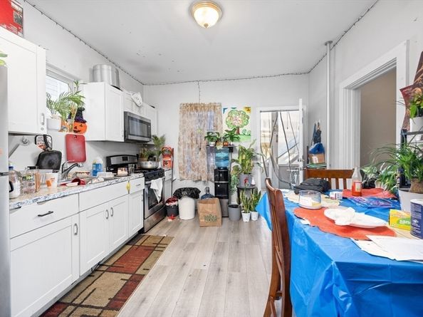 196 Poplar St, Chelsea MA 02150