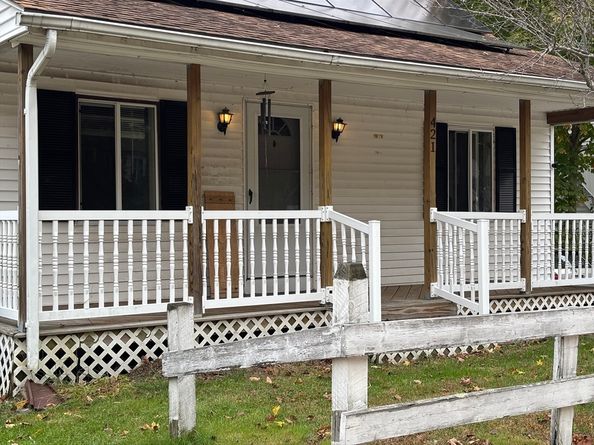 421 Charlton St, Southbridge MA 01550