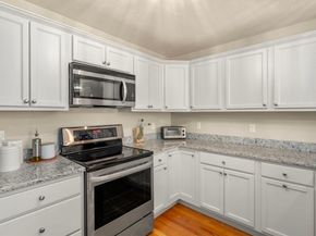 19 Virginia Dr 19, Leicester MA 01542