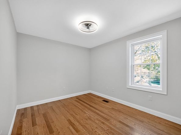 10 Avondale Ave, Billerica MA 01821