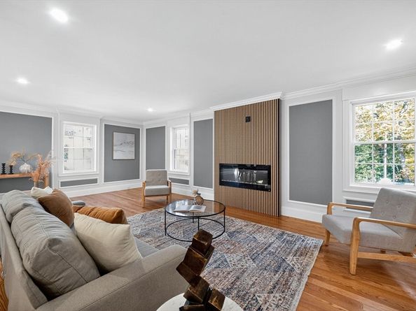 10 Avondale Ave, Billerica MA 01821