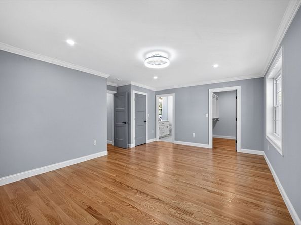 10 Avondale Ave, Billerica MA 01821