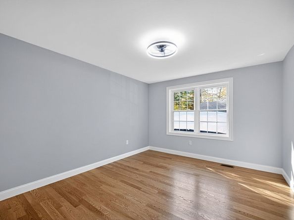 10 Avondale Ave, Billerica MA 01821